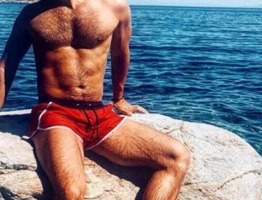 Νεαρός Έλληνας ηθοποιός αποκαλύπτει: «Έχω να κάνω έρωτα από...» (βίντεο)